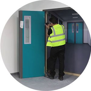 Mount the doors to the Hygidoor frame Mount the doors to the Hygidoor frame